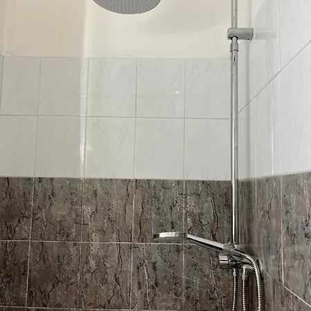 Lägenhet * Maciachini * *